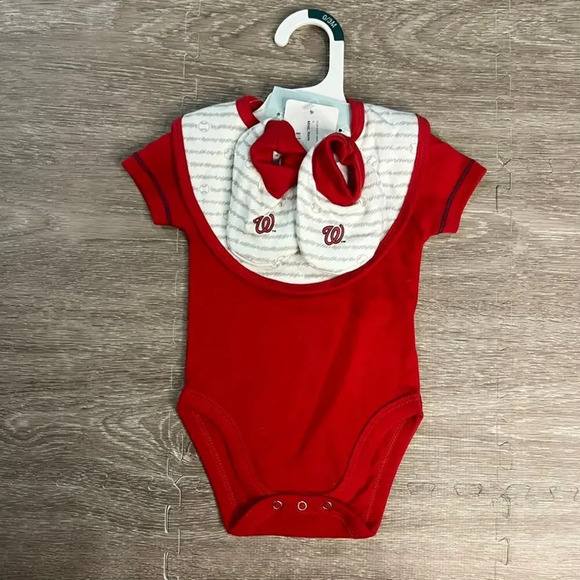 NWT‎ MLB Washington Nationals Infant Bodysuit & Bib Set Red Unisex 0-3 Months - Picture 1 of 5